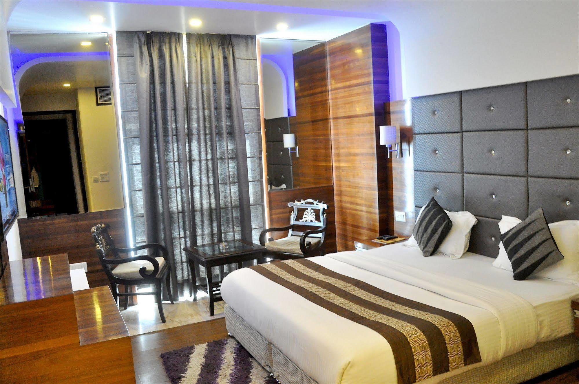 Hotel Delhi 55 -City Center Nueva Delhi Exterior foto