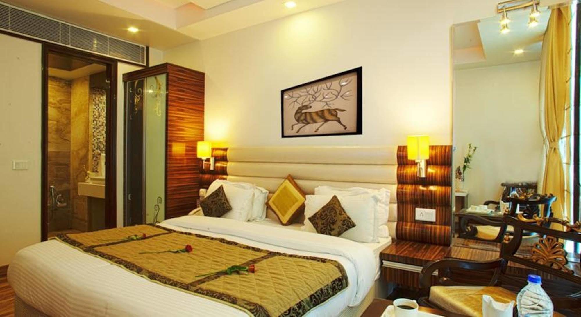 Hotel Delhi 55 -City Center Nueva Delhi Exterior foto